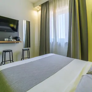 65 , Aeroporto di Catania Fontana Rossa Italia